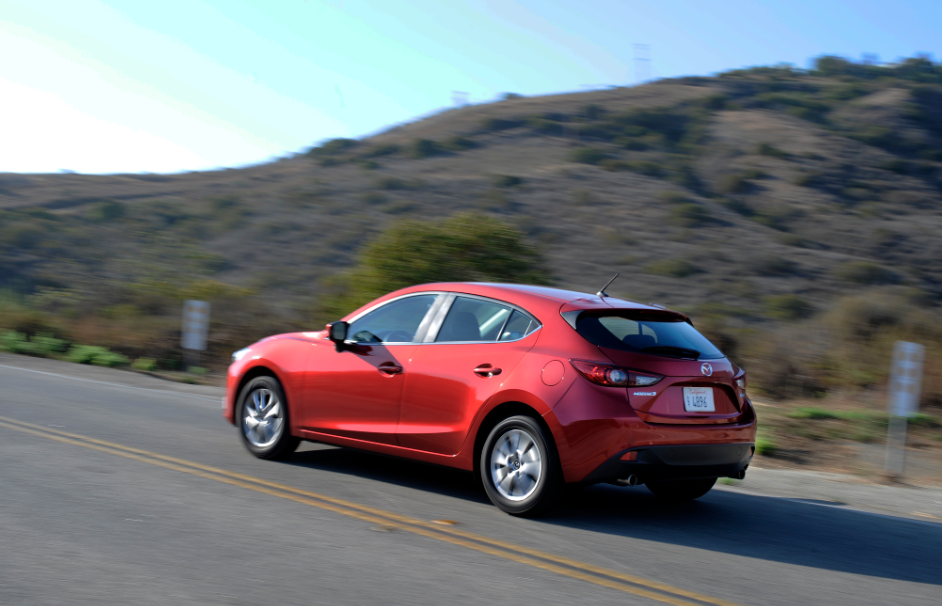 Nuevo Mazda 3: Sedán y Hatchback llegan en Diciembre