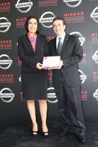 Airton Cousseau y Mayra González, vicepresidente regional de Ventas de Nissan Mexicana