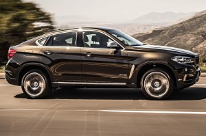 2015-bmw-x6-side-view-in-motion