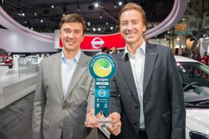 Nissan recebe prêmio de eficiência energética no Salão Internacional do Automóvel de São Paulo