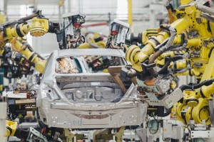 Nissan inicia la producción del Nuevo versa en el complejo industrial de Resende