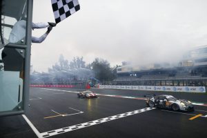México los llena de suerte: el 911 RSR conquista su primera victoria