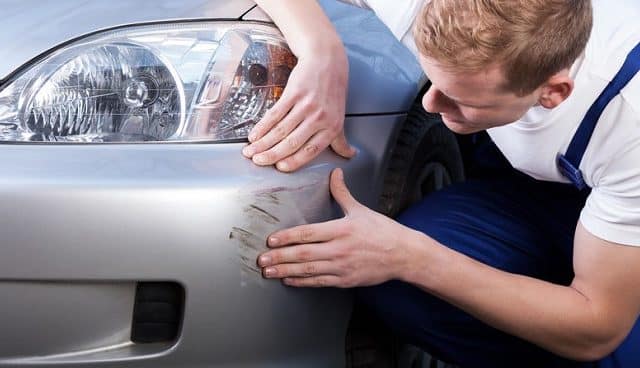 Cómo reparar los rayones de tu auto