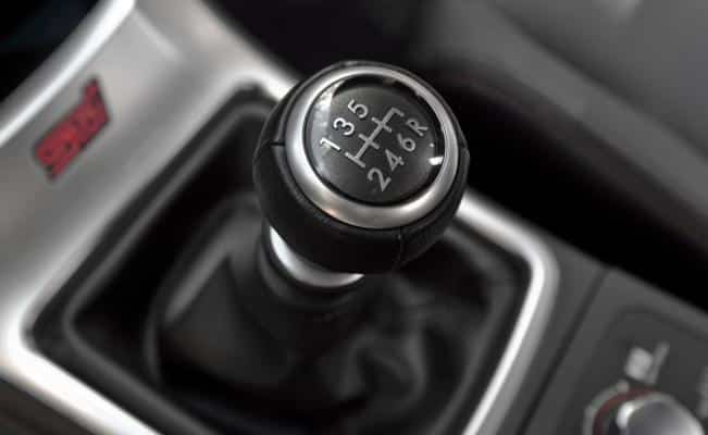 ventajas y desventajas de manejar un auto manual o automático