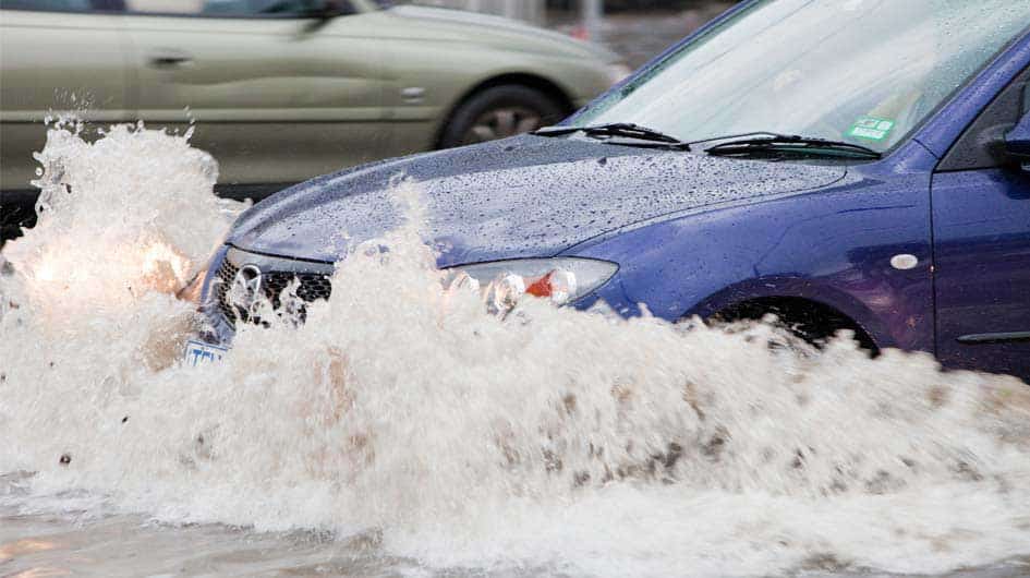 auto-inundado-inundacion-reparar