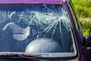 Parabrisas estrellado roto piedra auto vidrio robo