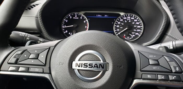 Nissan Sentra 2020-volante cluster