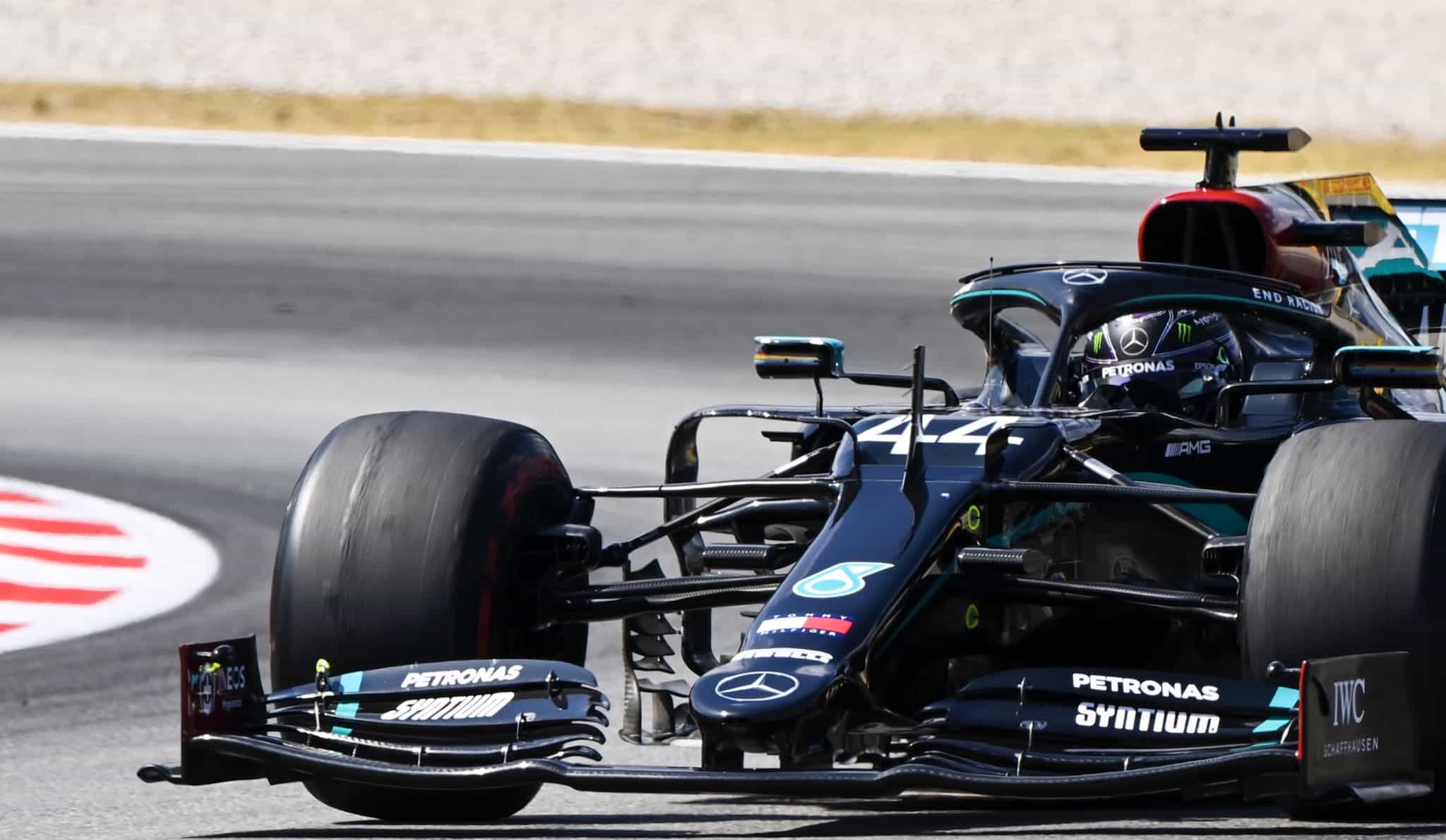 Cómoda victoria para Lewis Hamilton en España