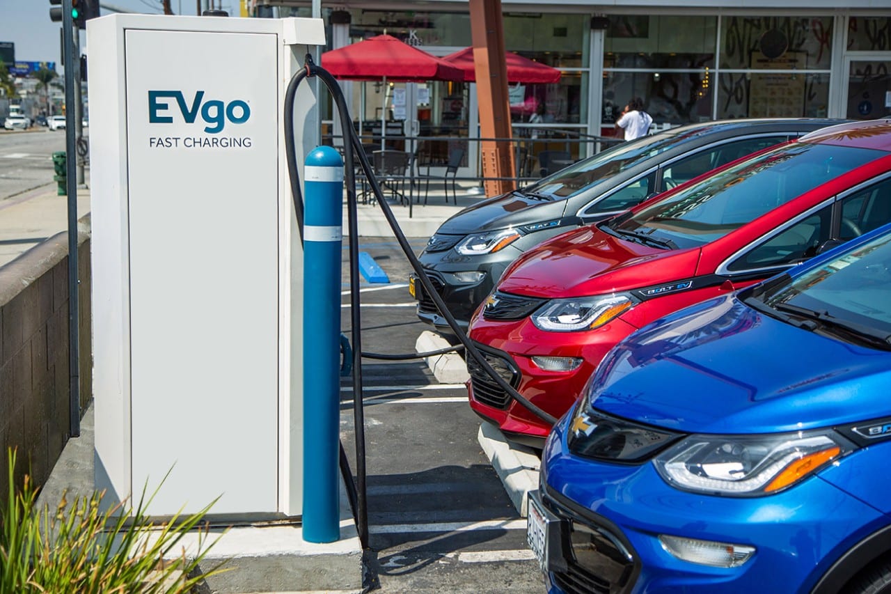 General Motors y EVgo incrementan cargadores en Estados Unidos