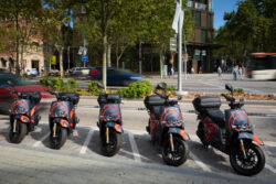 SEAT MÓ inicia su servicio de motosharing en Barcelona (1)
