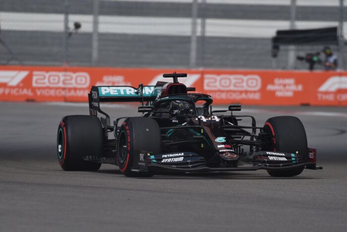 Lewis Hamilton logra su pole position 96 en Sochi