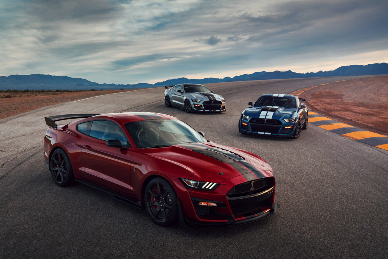 Martes de deportivos: Ford Shelby GT 500 vs Challenger SRT Widebody Redeye