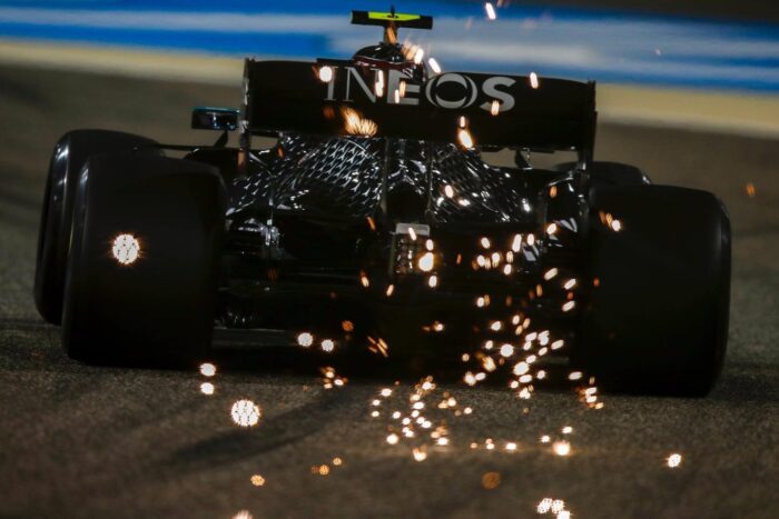 Hamilton consigue la pole position en Bahréin 