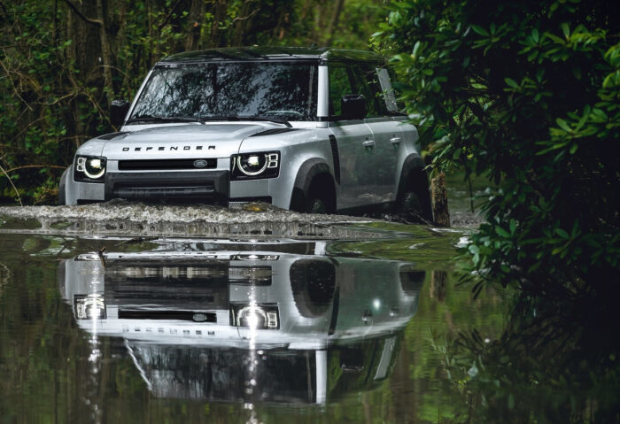 Land Rover Defender mantiene su espíritu aventurero