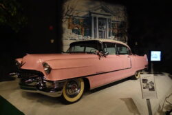 La increíble colección de autos de Elvis Presley que se puede ver en Graceland
