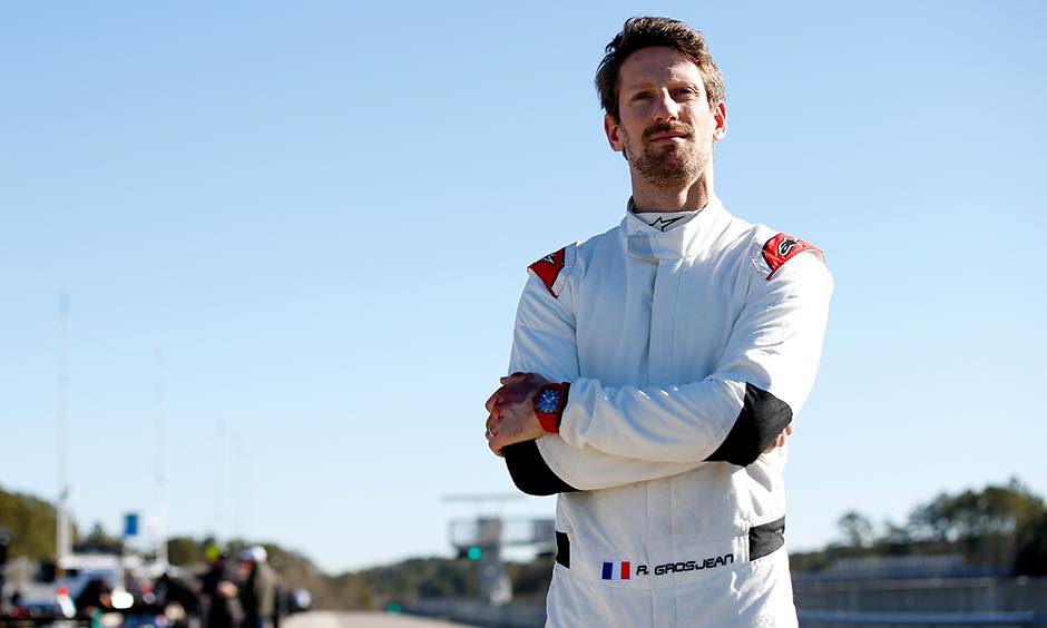 Romain Grosjean se prepara para una prueba con Mercedes