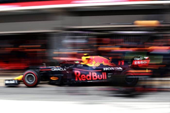 Red Bull Racing necesita desesperadamente al frente a Sergio Pérez 