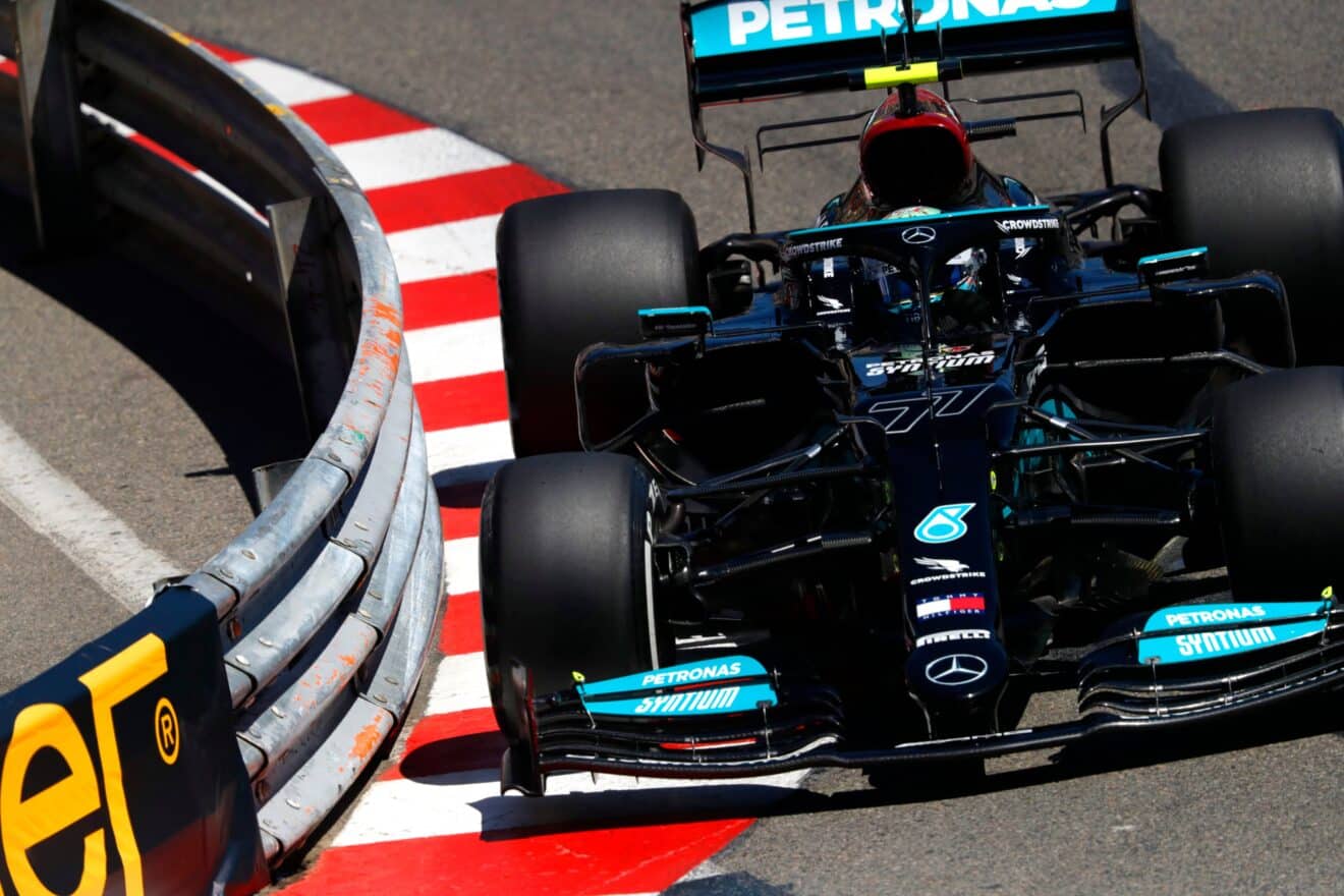 Ferrari ayudó a Mercedes con el neumático atascado en Mónaco