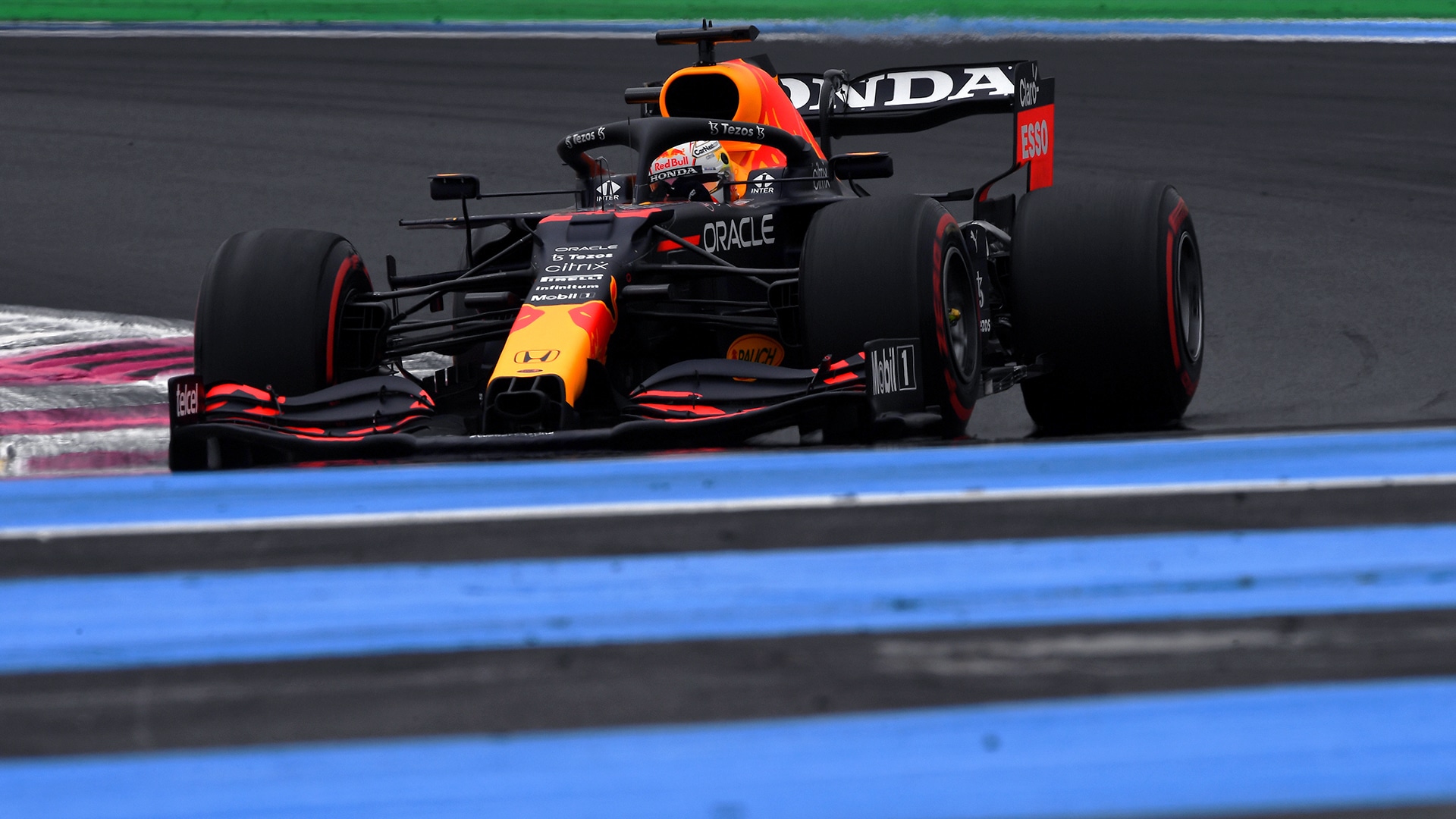 Verstappen se impuso con la pole ante Mercedes en Francia