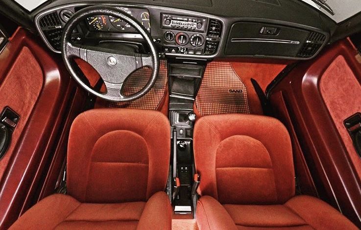 Interior Saab 900