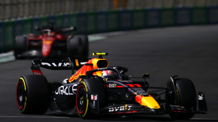 Verstappen vence a Leclerc y consigue la victoria en Jeddah