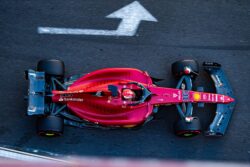 Leclerc logra la pole en Baku, Pérez arrancará segundo
