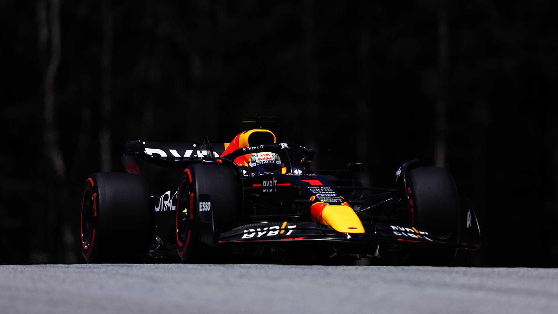 Verstappen logra la pole position en casa de Red Bull