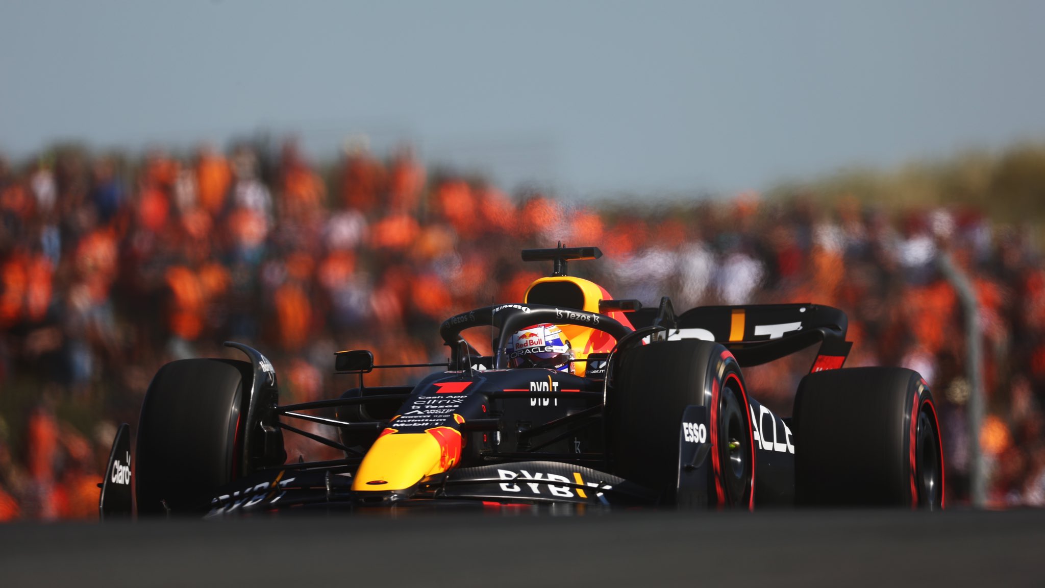 Max Verstappen supera a Leclerc por la pole position en Zandvoort