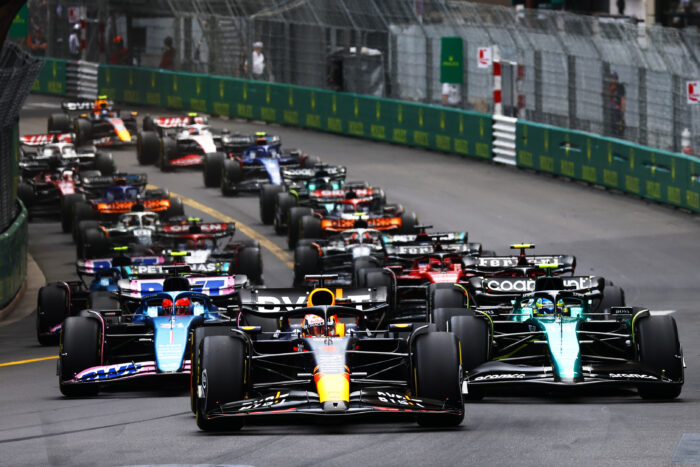 Verstappen sobrevive a la lluvia en Mónaco y gana por delante de Alonso