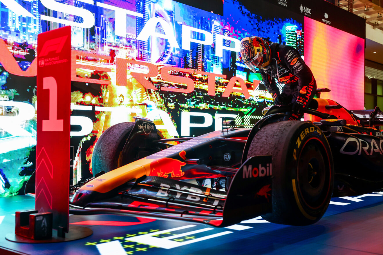 Verstappen logra la victoria en Qatar, Piastri lidera podio de McLaren